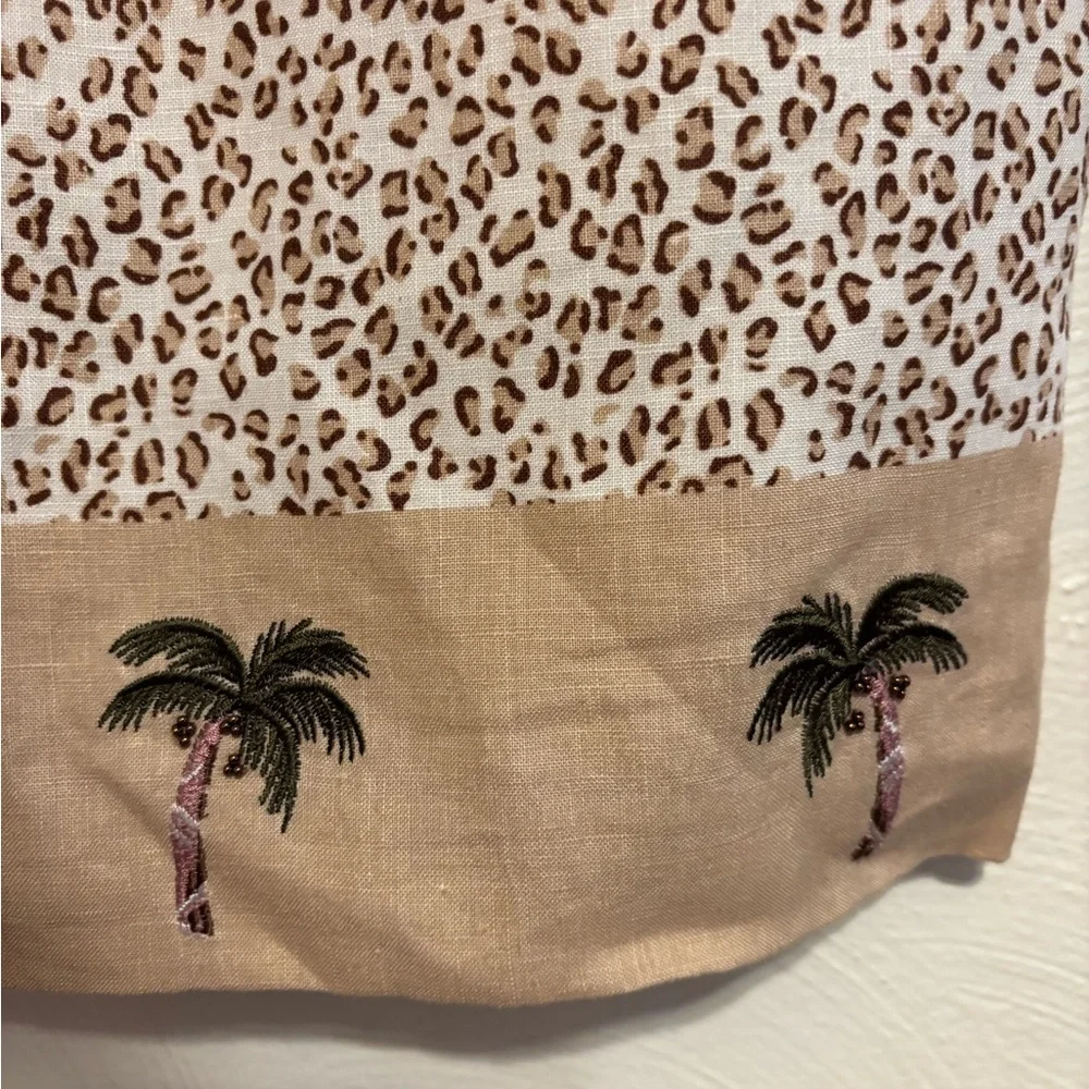 Elegant Leopard Print Pencil Skirt with Palm Detail - Picture 5 of 7